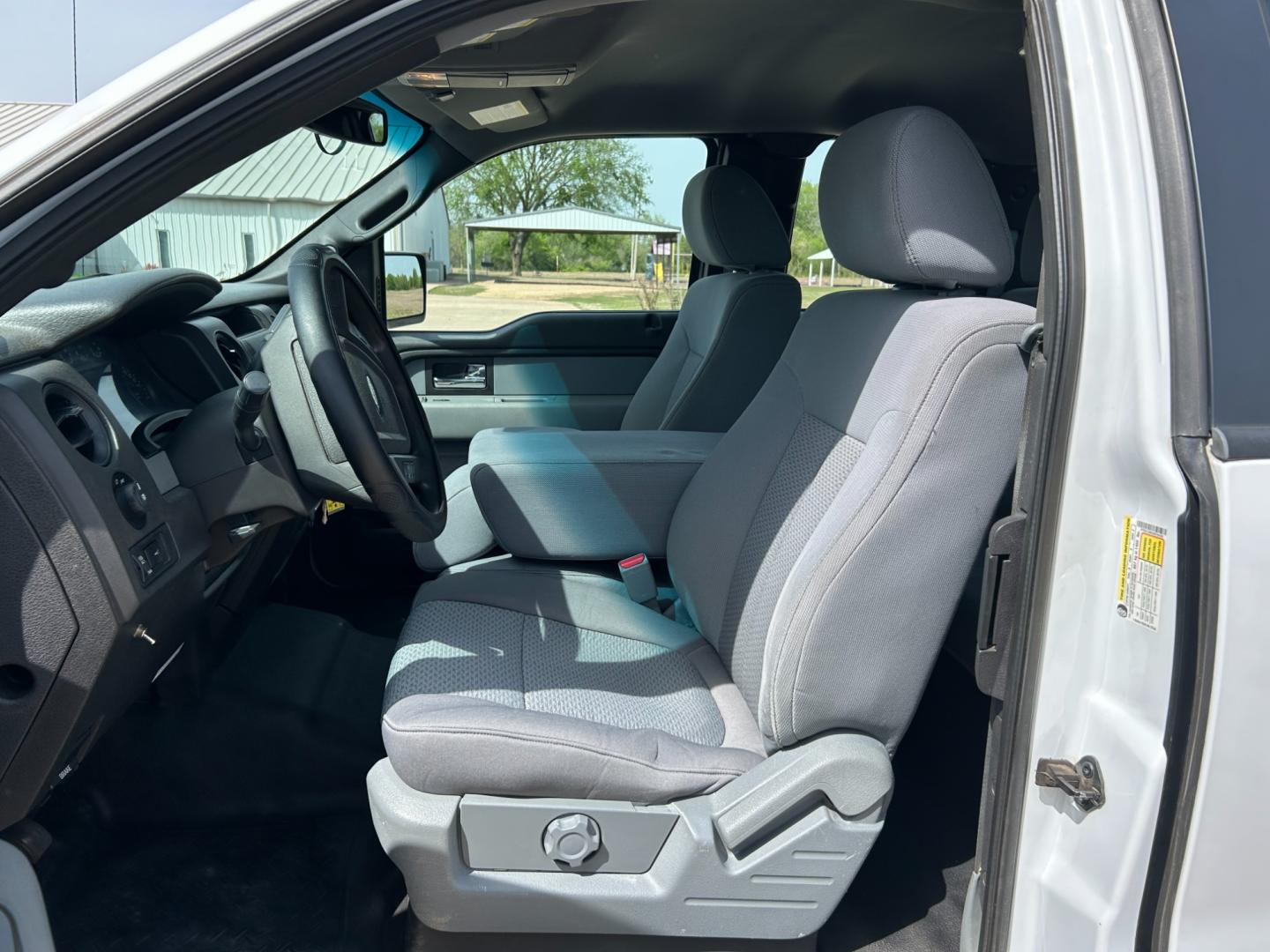 2014 White /Gray Ford F-150 XL SuperCab 6.5-ft. Bed 2WD (1FTEX1CM2EK) with an 3.7L V6 DOHC 24V engine, 6-Speed Automatic transmission, located at 17760 Hwy 62, Morris, OK, 74445, (918) 733-4887, 35.609104, -95.877060 - 2014 FORD F-150 XL SUPERCAB 6.5-ft. BED 2WD 3.7L V6 BI-FUEL SYSTEM RUNS ON CNG OR GASOLINE. FEATURES KEYLESS REMOTE ENTRY, POWER LOCKS, POWER WINDOWS, AM/FM STEREO, SIRIUS XM STEREO, CD PLAYER, AUXILLARY PORT, CRUISE CONTROL, TRACTION CONTROL, MULTI-FUNCTIONING STEERING WHEEL CONTROLS, TRAILER HITCH - Photo#8